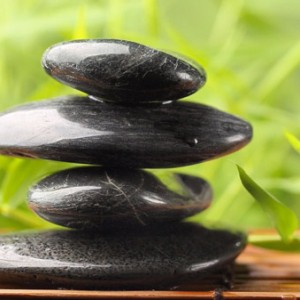 Havajská masáž lávovými kameny